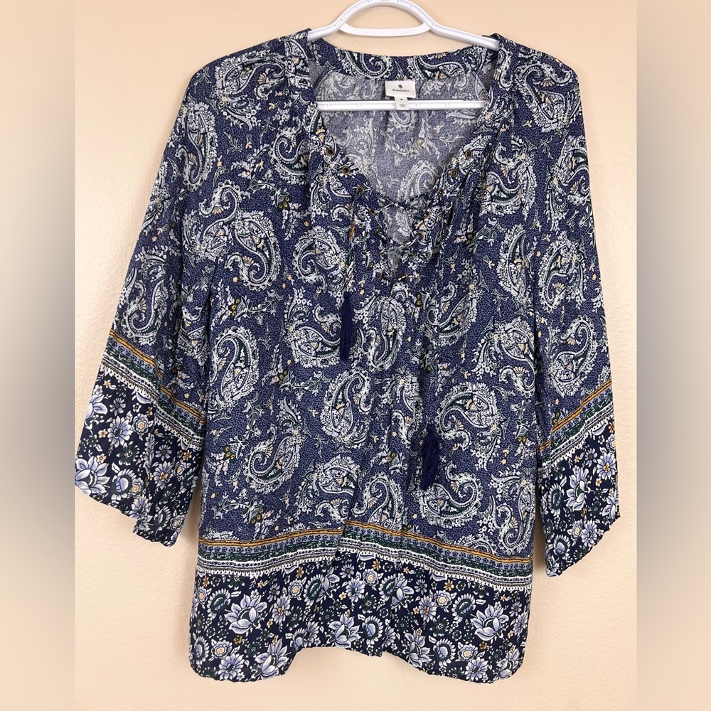 Dressbarn Women’s Medium Blue and White Paisley Long Sleeve Blouse Tunic